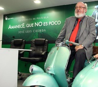 Cuerda, en la mítica Vespa, en un homenaje a su película.